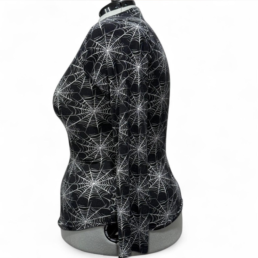 No Boundaries Halloween Cobweb Long Sleeve V-Neck Tee Spiderweb Top, Spooky Goth - Picture 3 of 8